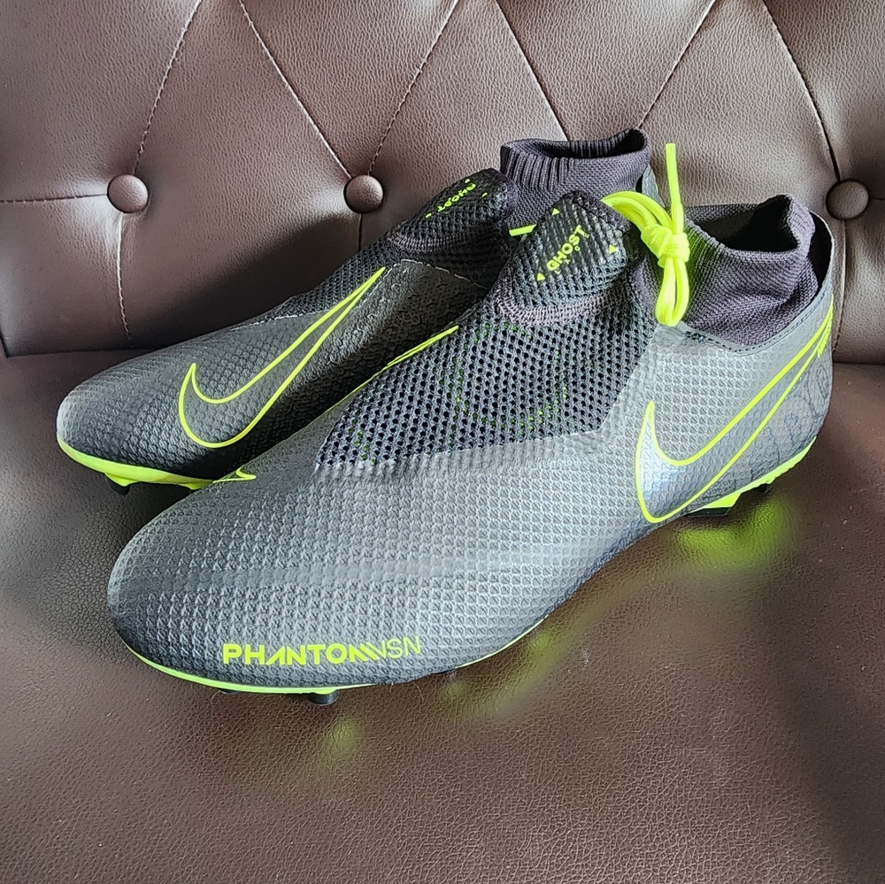 Nike Phantom Vision Soccer Cleats